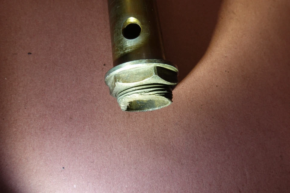 Tornillo de eje de llanta delantera Ducati Supersport 800 1998-2007 Foto 2 de 4