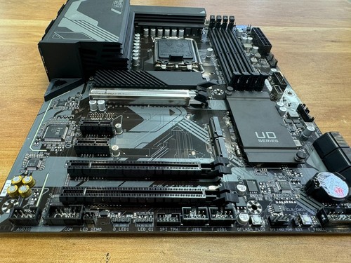 PER GIGABYTE Z790 UD AX LGA1700 DDR5*4 192 GB HDMI DP ATX scheda madre test OK - Foto 4 di 4