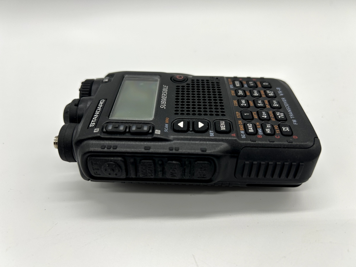 スタンダード VX-8D 50，144，430Mhz 3バンドハンディ無線機