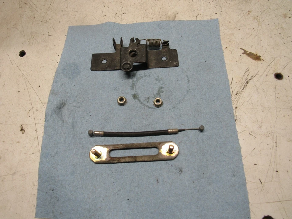 Honda VF700C 700 V45 1986 pestillo de asiento Magna Foto 4 de 4