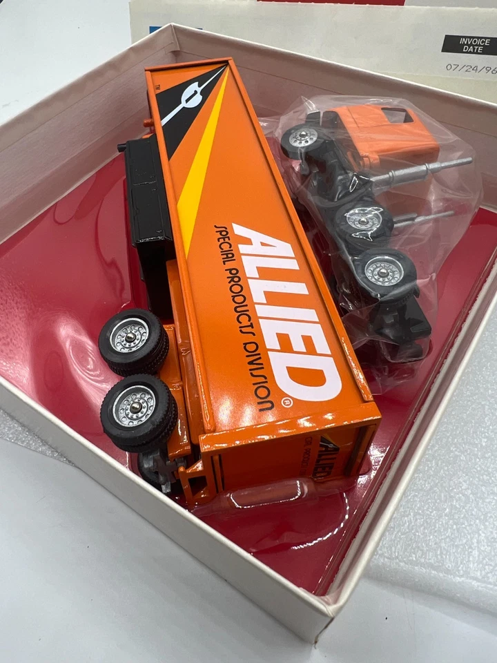 Winross 1:64 Diecast Allied Van Lines Freight Truck Made in USA Vintage Model - Image 3 of 4