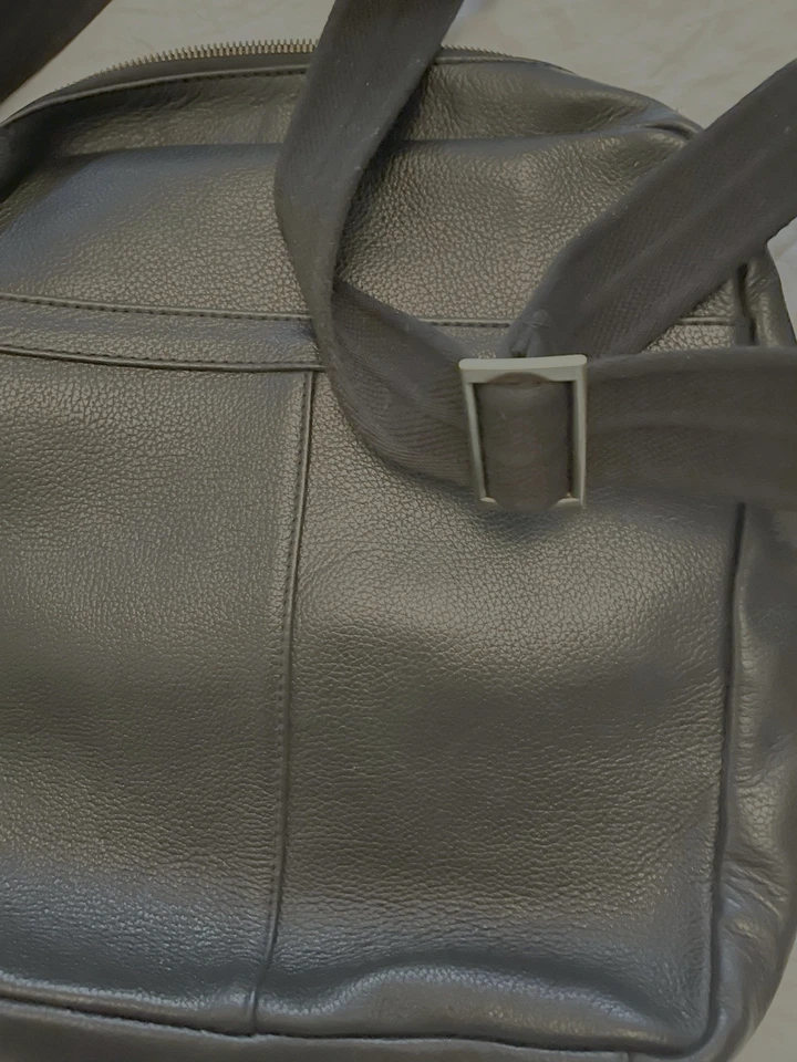 【NUEVO】BOLSO MENSAJERO CON SOLAPA DELANTERA A.P.C, MARRÓN OSCURO, Unisex, Resistencia al Tiempo Foto 4 de 4