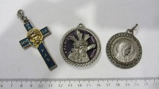 LOT 3 MEDAILLES  , RELIGIEUSES , 2 EMAILLEES , ANCIENNES . 40mm.(3)