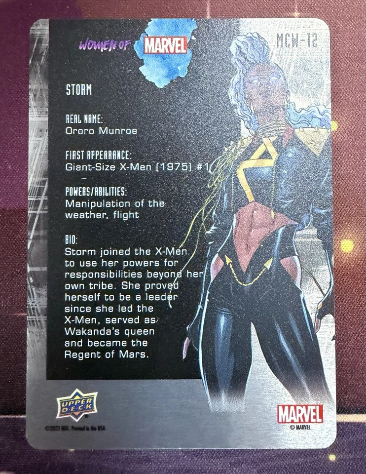 2024 Upper Deck - Storm MCW-12: SSP Women of Marvel Estuche de cartas de metal Hit Foto 4 de 4