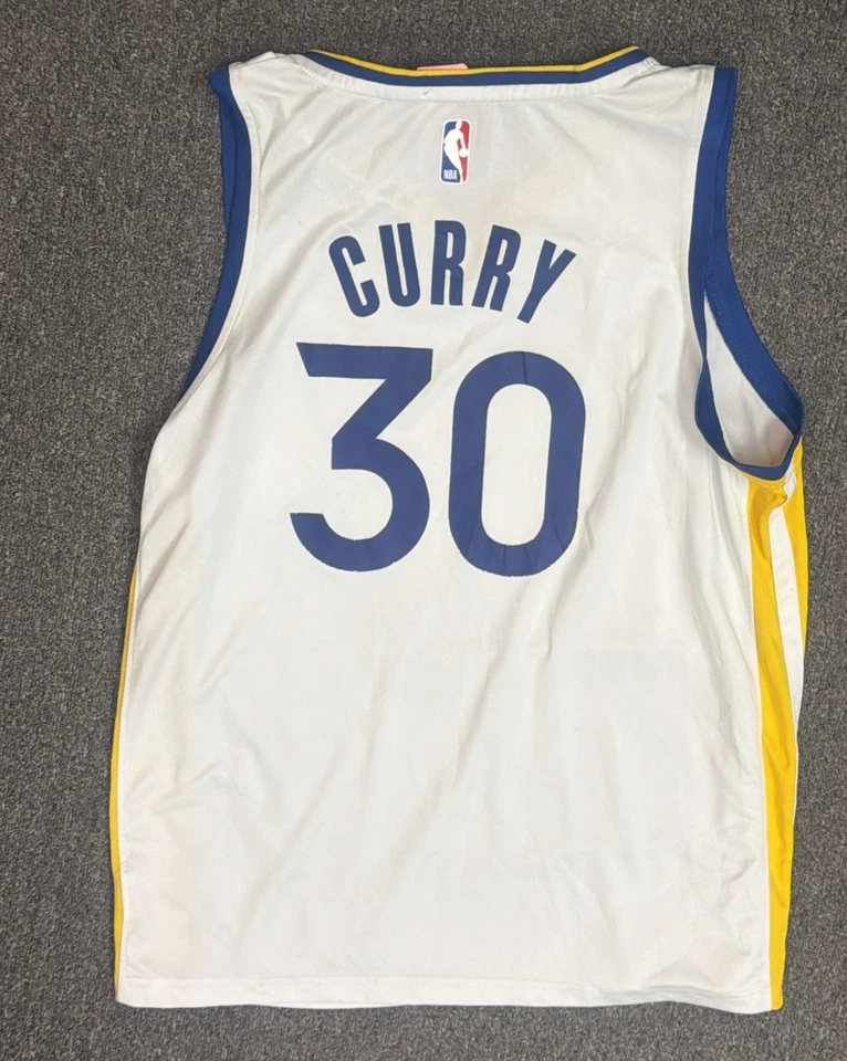 Camiseta deportiva de baloncesto de los fanáticos Golden State Warriors Steph Curry #30 de la NBA para hombre L blanca Foto 3 de 3