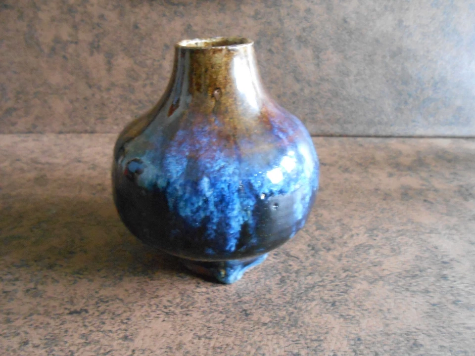 JARRÓN TIRADO A MANO Y ESMALTADO FIRMADO 5 PULGADAS DE ALTO AZUL MARRÓN ESMALTE PESADO Foto 4 de 4