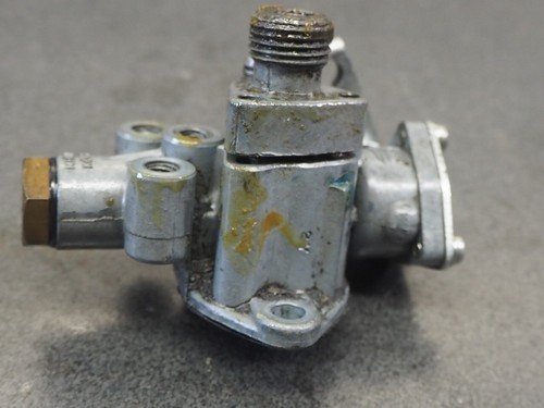 SUZUKI T250- 1974 OIL PUMP 8722 - Imagen 2 de 4