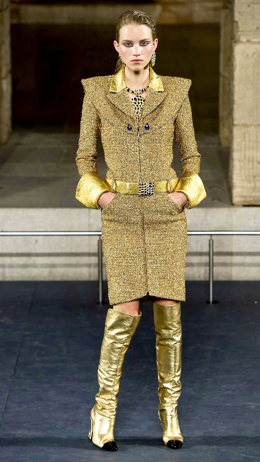 RARE COLLECTORS GOLD CHANEL COAT  BY KARL LAGERFELD MÉTIERS D´ART 2018  :36 image 4