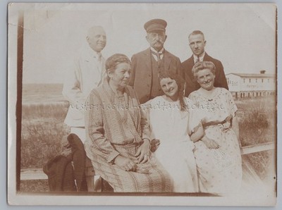 vmtl. Family 3 generations by the sea - travel holiday - old photo vmtl. 1920s
