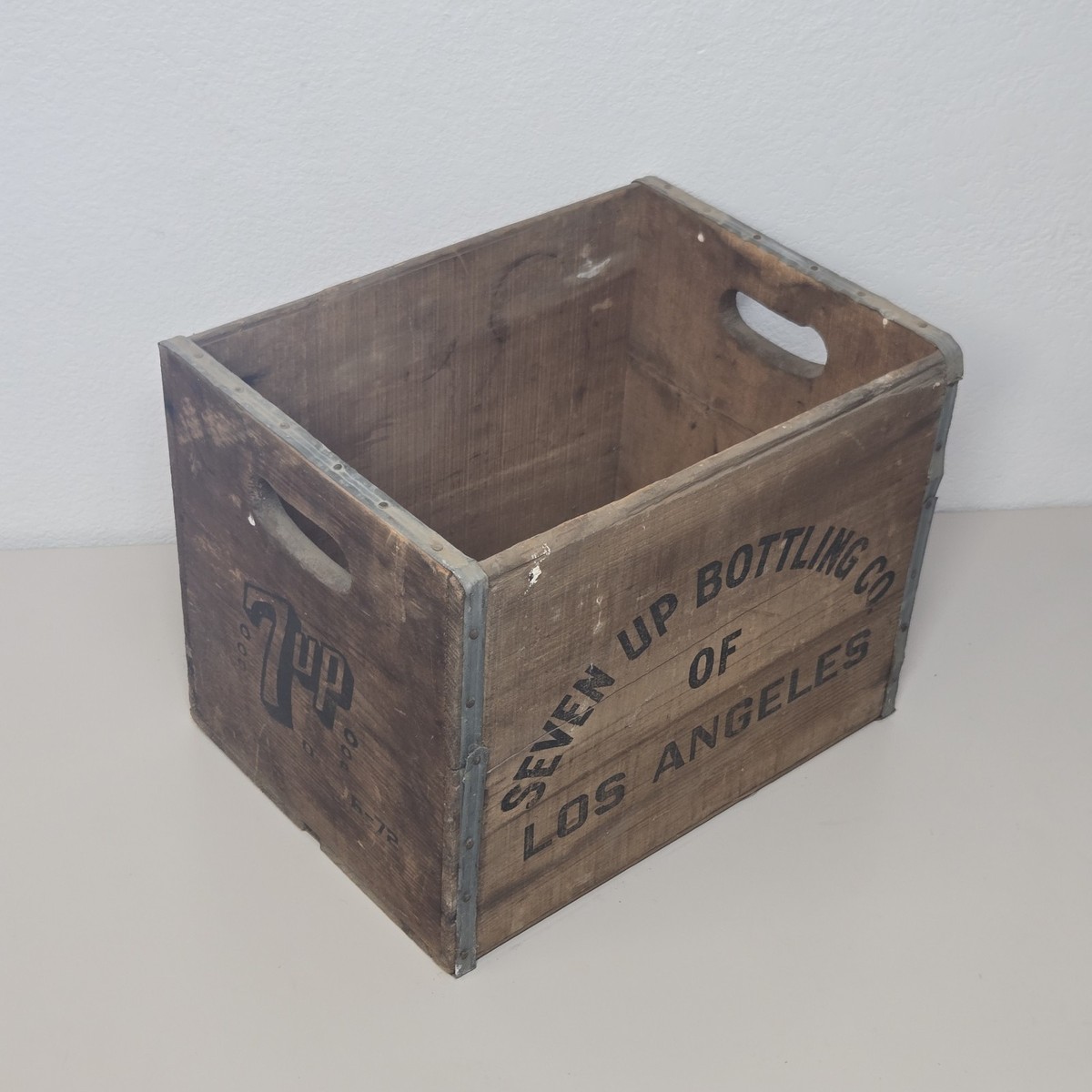 アメリカンビンテージ　Seven Up Bottling Co. 木製ボトル箱 Vintage 7UP Wooden Crate Seven Up Bottling Co. of Los Angeles