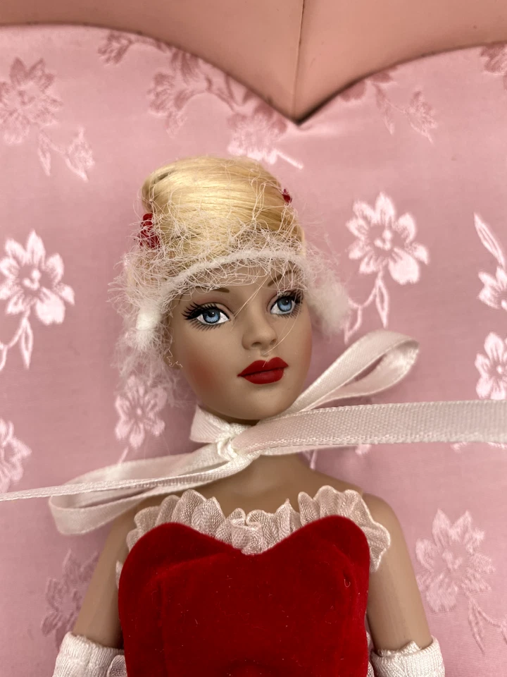 TONNER TINY KITTY COLLIER SAN VALENTÍN CORAZÓN CAJA 11" MUÑECA, SOPORTE, ROSAS Y TARJETA Foto 3 de 4