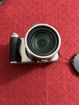Olympus SP-800UZ Digital Camera 14.0Megapixel 30x Optical Zoom