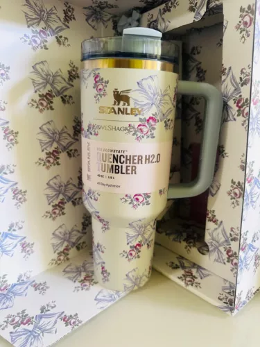 Stanley x LoveShackFancy 40oz Holiday Tumbler – Elegant Rosa Beaux Blue - Picture 3 of 9