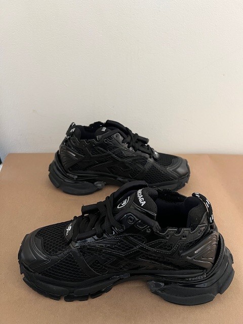 BALENCIAGAバレンシアガ スニーカー RUNNER 36 Women's Runner Sneaker in Grey | Balenciaga US