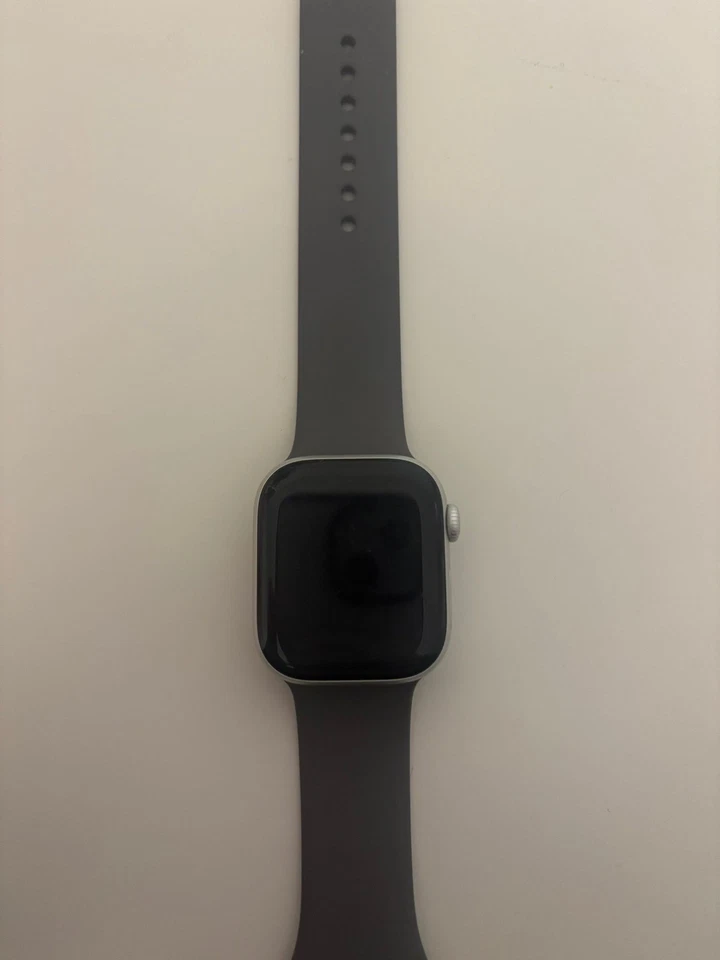 Apple Watch Series 10 42mm Silver Aluminium + 2 bands included! Great condition - Image 2 of 4