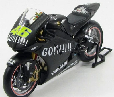 MINICHAMPS 1/12 VALENTINO ROSSI 2004 YAMAHA YZR MI 990 PRESAISON TEST  122043946 - Photo 1/4