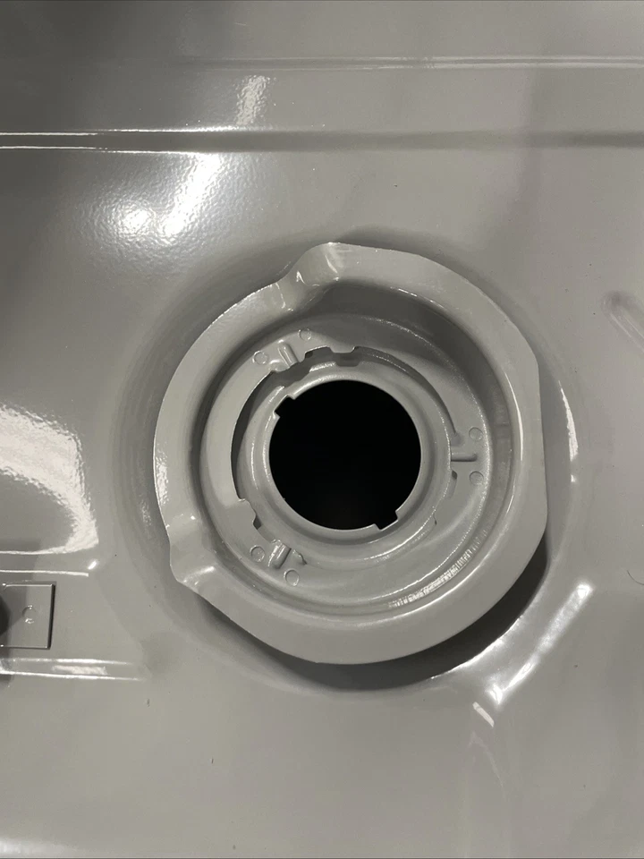 SUMMIT RACING 255016, TANQUE DE COMBUSTIBLE PARA JEEP, 78-83 CJ5, 78-86 CJ7, 81-85 SCRAMBLER Foto 2 de 4