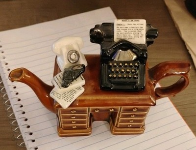 VTG Paul Cardew ''Crime Writer s Desk'' Mini English Ceramic Teapot ''Great Cond''