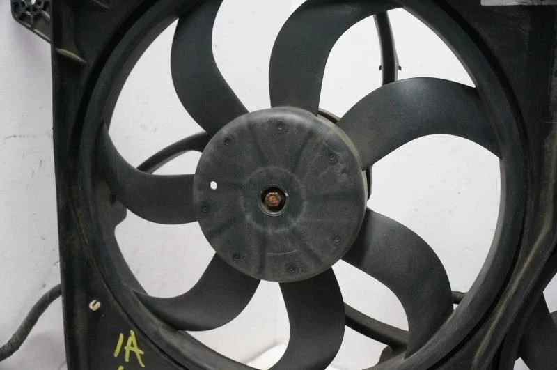 Ventilador de refrigeración del radiador Ford Fusion 2013-2019 2,5 DG9Z-8C607-J OEM Foto 3 de 4