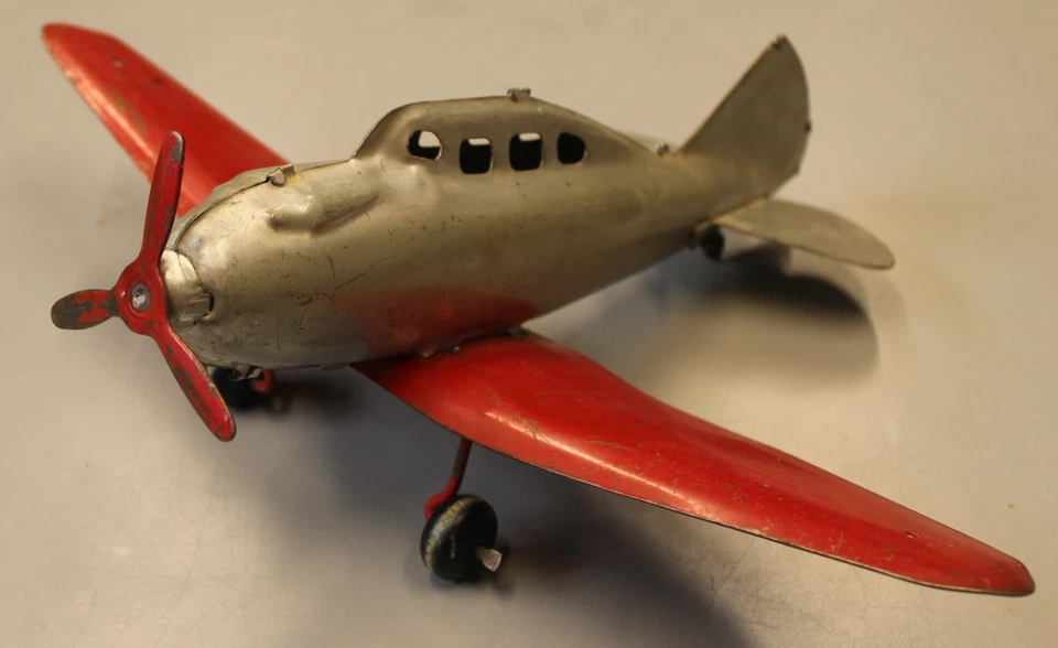 11/28 Винтажная Прессованная Сталь Игрушечный Самолет, 1940-е Wyandotte Серебристый и Красный - Изображение 2 из 4