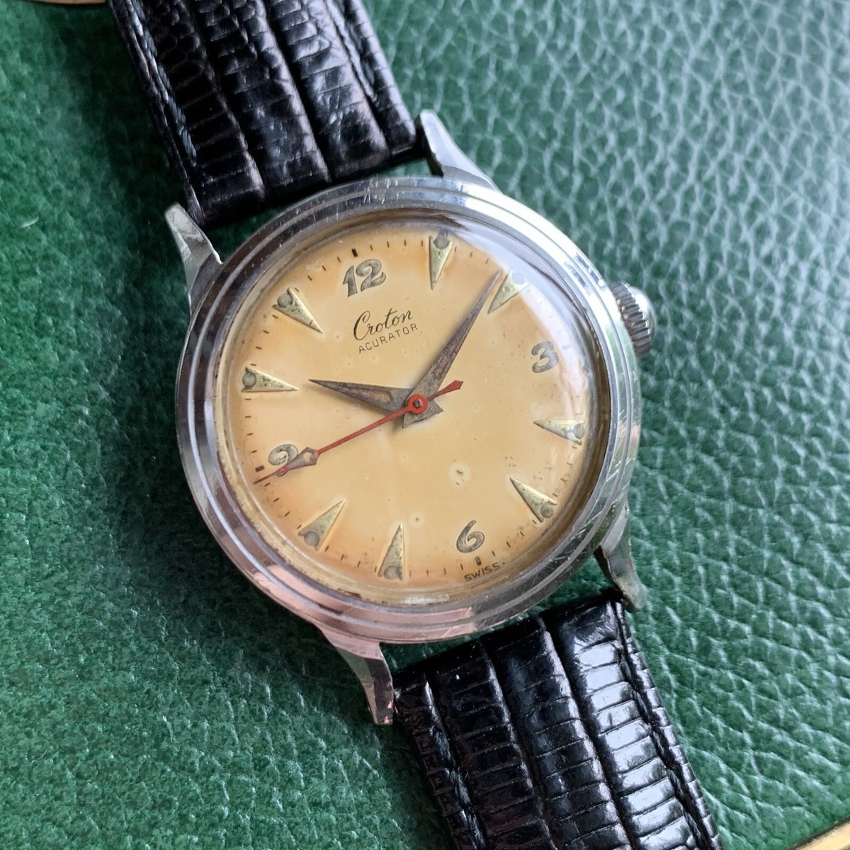Vintage Croton Acurator Dial Clamshell Case Stainless Steel
