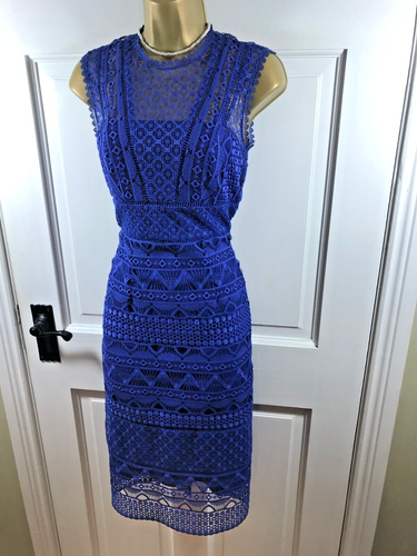 Atemberaubendes Karen Millen Kleid blau Spitze gemustert gefüttert, UK 8, neu mit Etikett