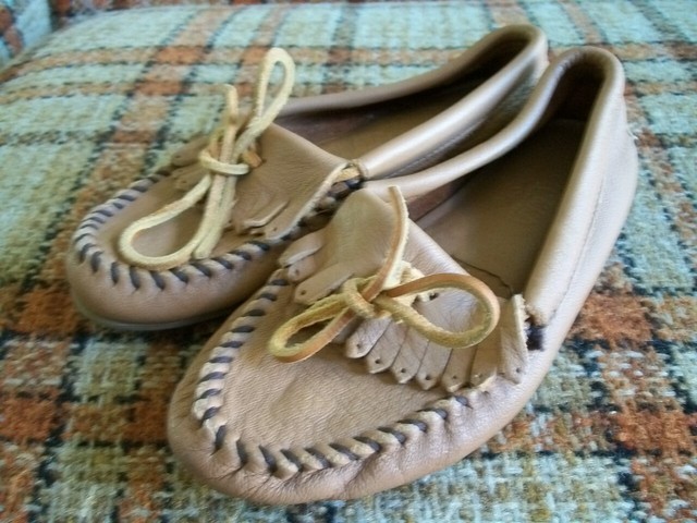 minnetonka women's leather moccasins