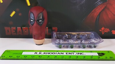Hot Toys MMS490 Deadpool 2 action figure's 1/6 scale head sculpt & extra eyes