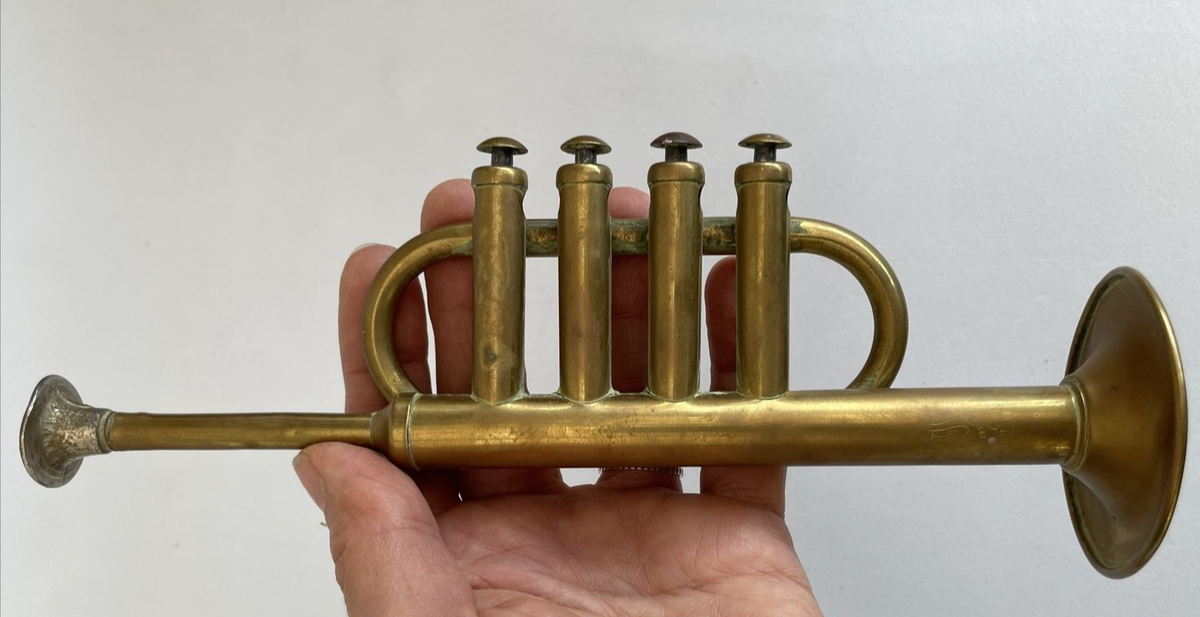 JOUET TROMPETTE EFFET MÉTALLISÉ 33CM BICOLORE