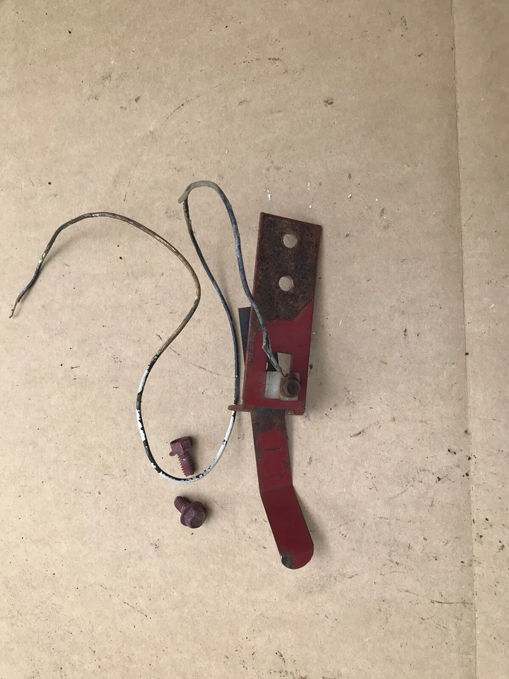 Soporte de resorte de bloqueo para cortacésped Snapper 21351PD 7032416YP, 7032417YP [M1] Foto 3 de 3