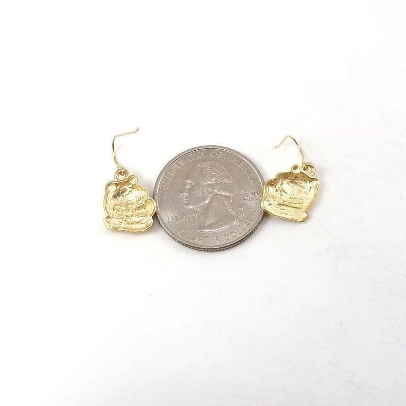 Pendientes de gancho colgantes Winnie The Pooh de oro amarillo sólido de 14K de Disney Foto 4 de 4