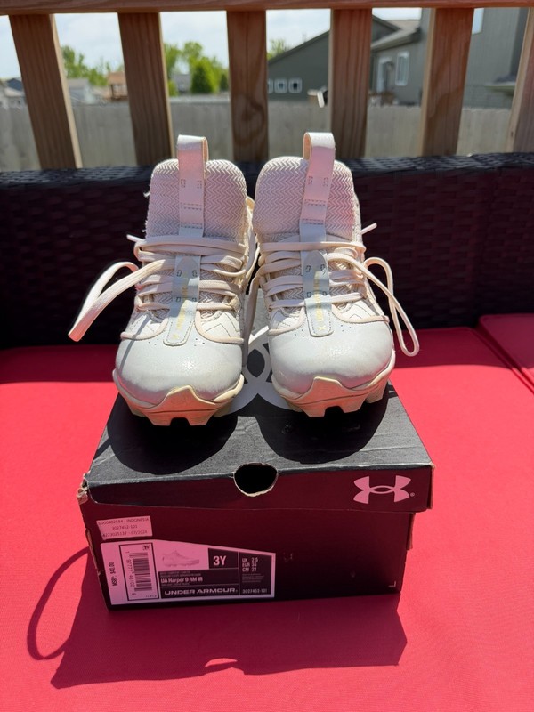 Under Armour Harper 8 RM Jr Youth 3Y Baseball Cleats White Gold Mid Top