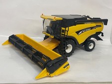1/32 scale Britains 40527 New Holland CX880 combine harvester tractor tracteur