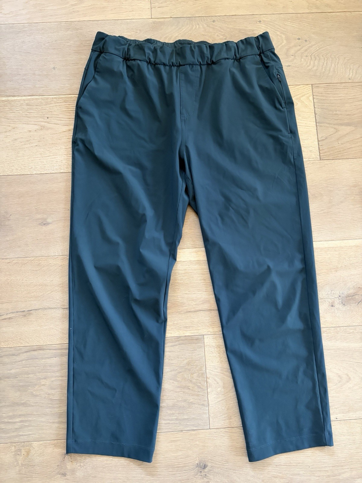 Vuori Miles pant in teal, hiking, outdoor, athlesiure - size XL NWOT