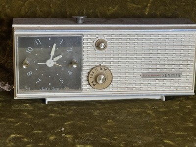 Zenith White Am Clock Radio Alarm Click Vintage Electronics
