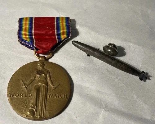 War II WW2 US Army Military 1941 – 1945 Service Victory Medal Torpedo Pin Brooch