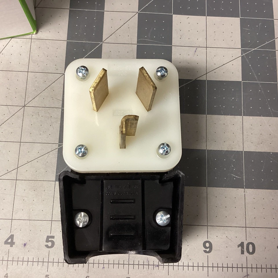 9332-P 30 Amp, 125/250 Volts, Lâmina Reta, Plugue, Grau Industrial, (LPW101N) - Imagem 4 de 4