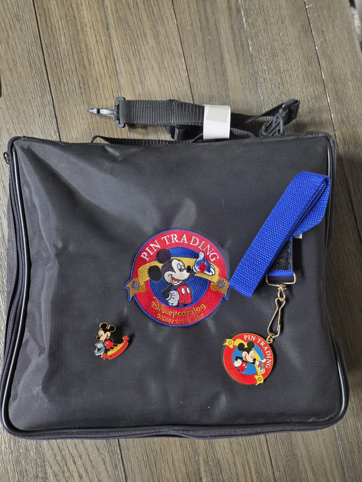 Disney Catalog 2002 I Love Pin Trading Starter Kit Bag Lanyard Mickey COMPLETE!