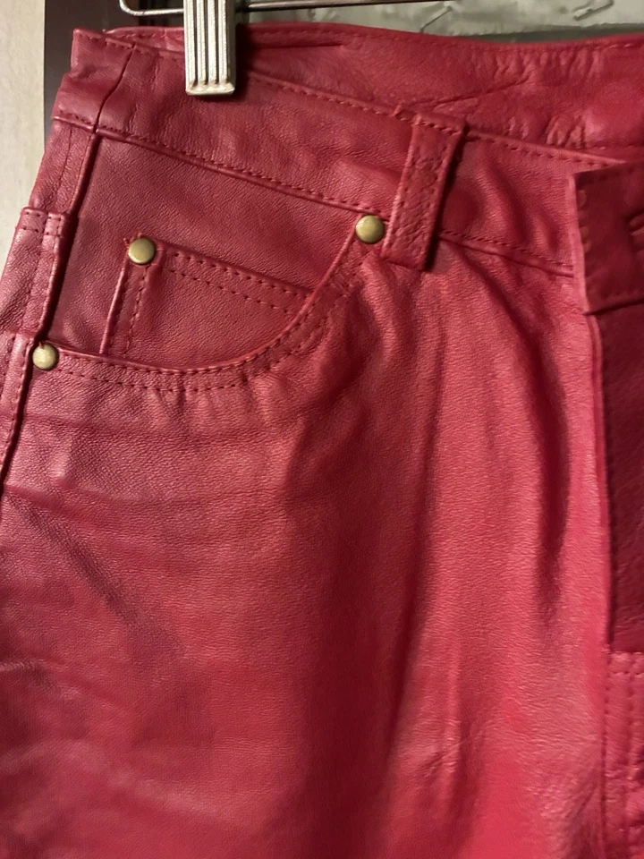 Chaqueta roja Metrostyle 4 pantalones 6 pantalones cuero genuino Foto 2 de 4