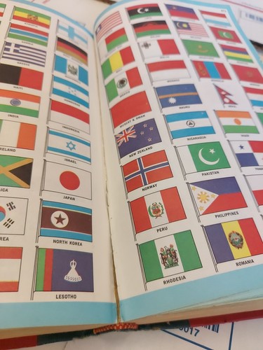 THE WORLD ALMANAC 1970 Birthday Theme Man On The Moon Landing Flags Maps Facts - Picture 7 of 16
