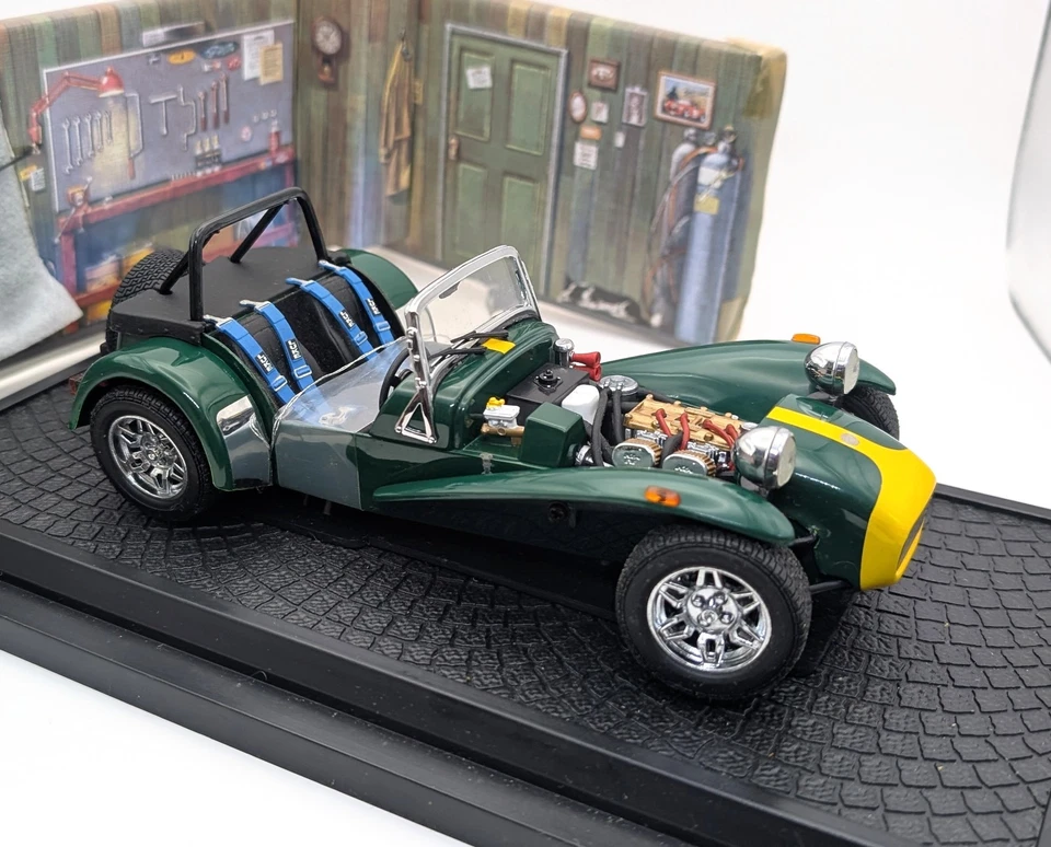 Kyosho 1:18 Caterham Super Seven In Green (Yellow Line) No.7020GY - BOXED - Image 4 of 4