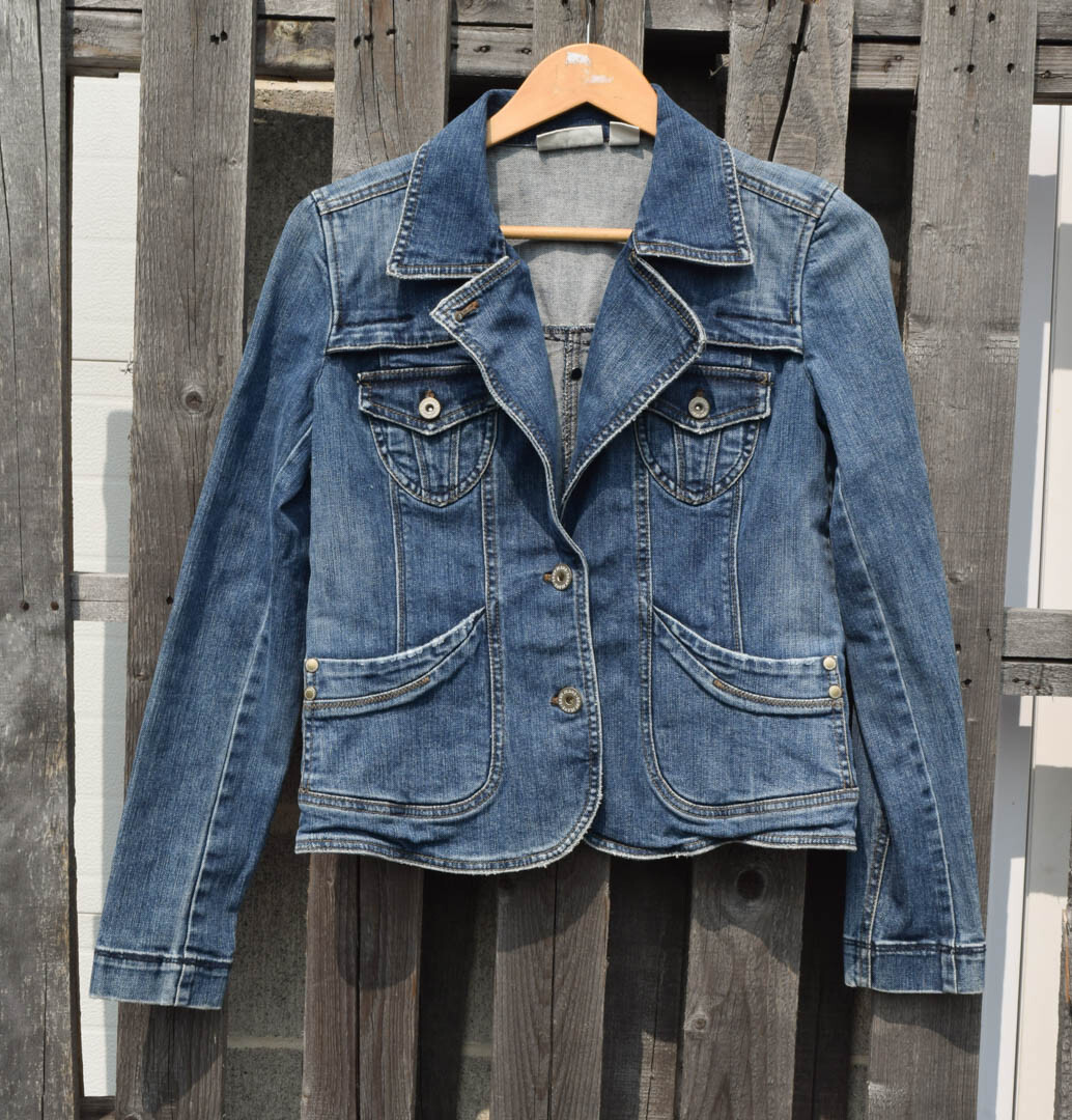 DKNY Medium Wash Distressed Button Up Fitted Long Sleeve Jean Jacket Sz M