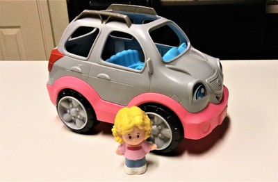 little people all around car