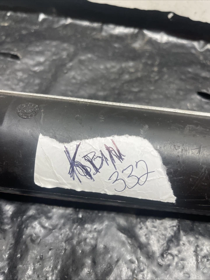 Nuevo Amortiguador de gas trasero OEM Mopar 2010-2023 RAM 2500 3500 682613866AB Foto 2 de 4