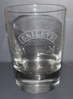 BAILEYS IRISCHE CREME GEÄTZTE BAILEYS GLASBLASE IM SOCKEL 41/4'' (11 CM) 8 VERFÜGBAR
