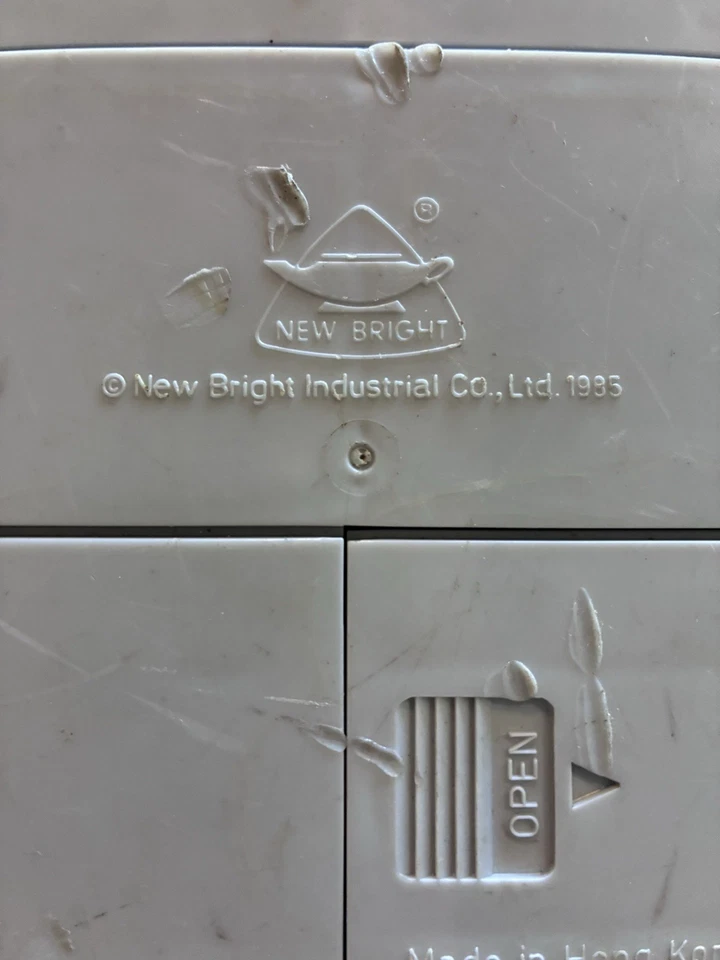 Vintage 1985 New Bright Pontiac Fiero GT RC Car Silver 1:14 Scale Wired Remote - Image 3 of 4