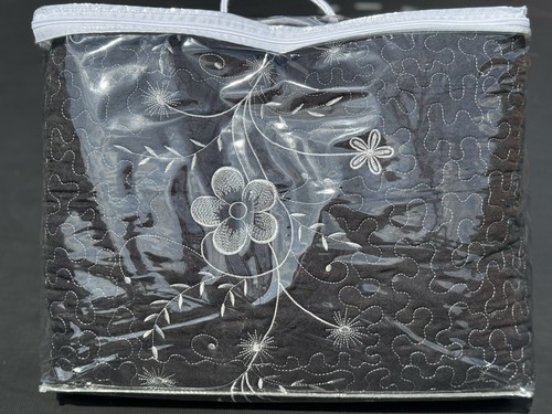 Brand New Queen Size 3PCS bedding Bedspread/Quilt set Black And Silver - Picture 5 of 5