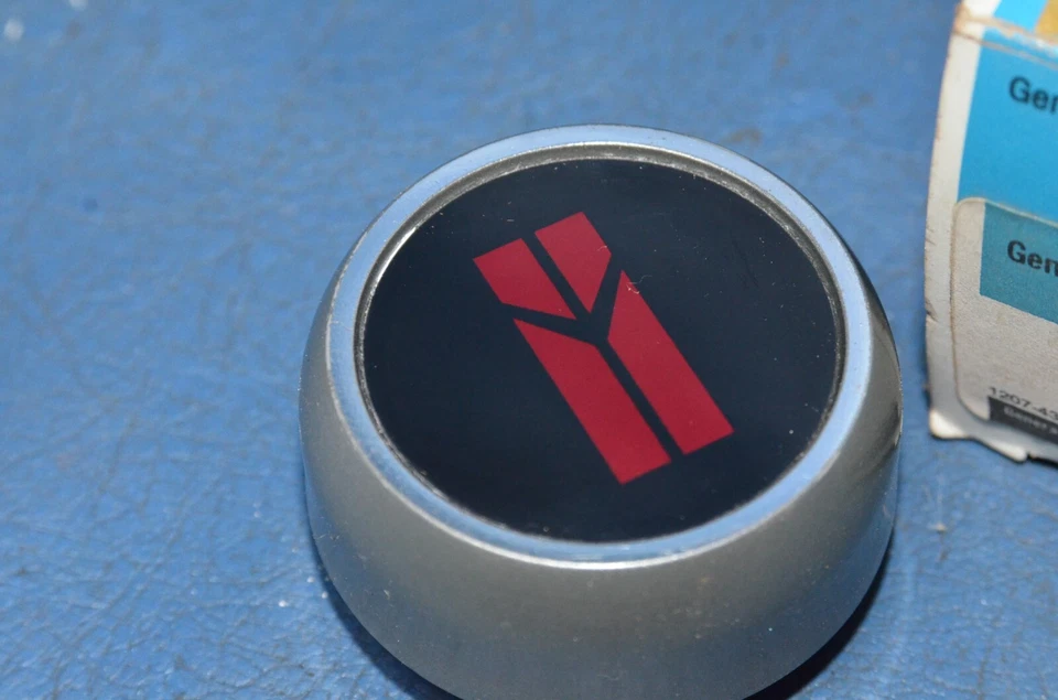 NOS Oldsmobile Cutlass Ciera Calais Firenza Silver Wheel Center Cap GM 22523832 - Image 2 of 4