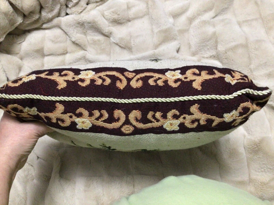 Tapiz de almohada floral rosa, 15x15, granate, oro y bordes blancos con cordón de colección Foto 4 de 4