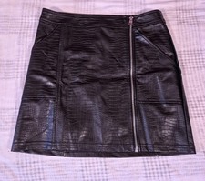 Express Women's Black Faux Leather Snakeskin Mini Skirt Front Slit, Size 8-NEW